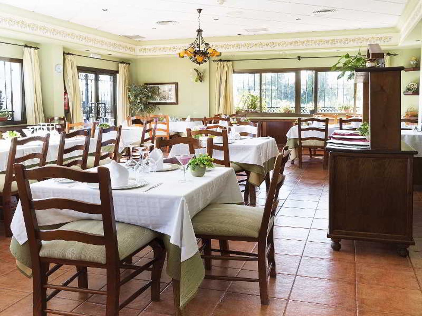 Hotel---Bungalows-Balc----n-de-Competa-Restaurant-36