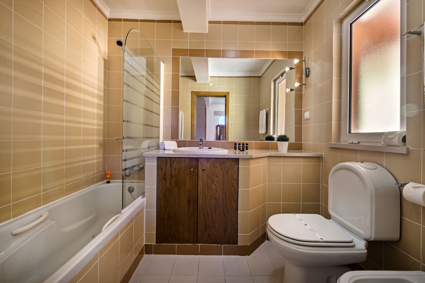 Jardim-da-Meia-Praia-Room-43