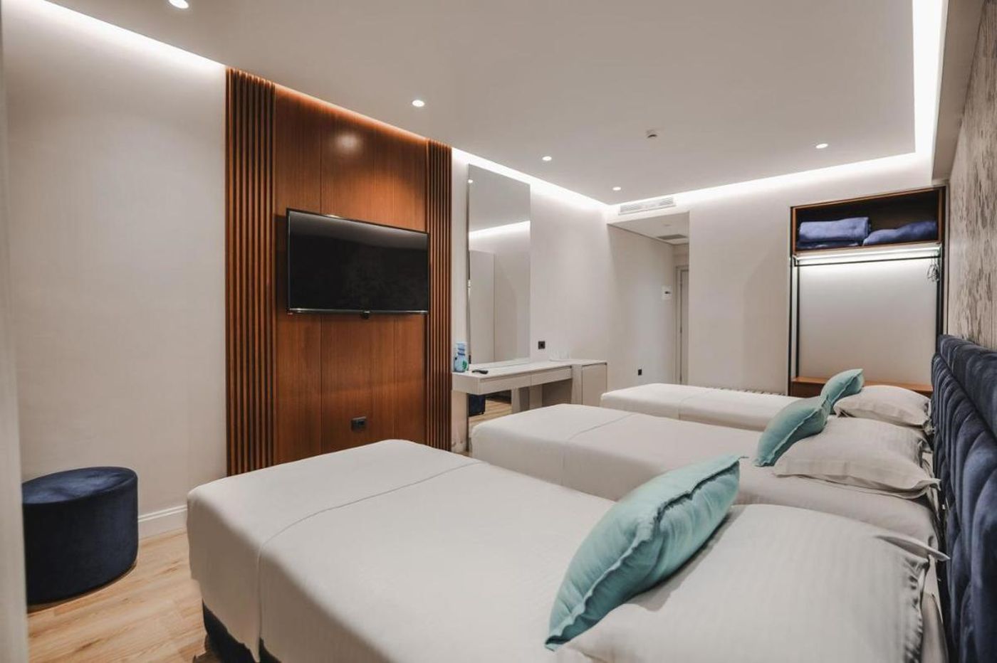 Hotel Oasis 12.12.25