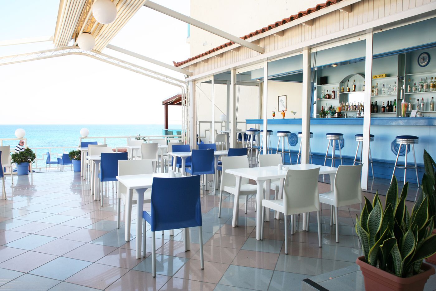 Evelyn-Beach-Restaurant-7