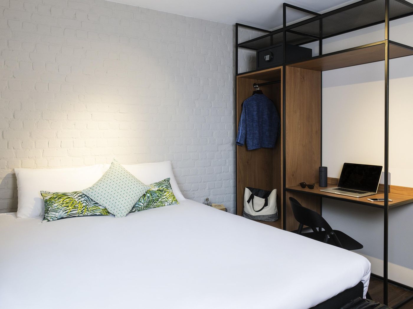 Ibis-Brussels-Centre-Chatelain-Room-18