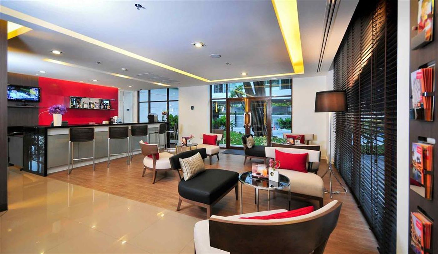 ibis-Bangkok-Riverside-Bar-14