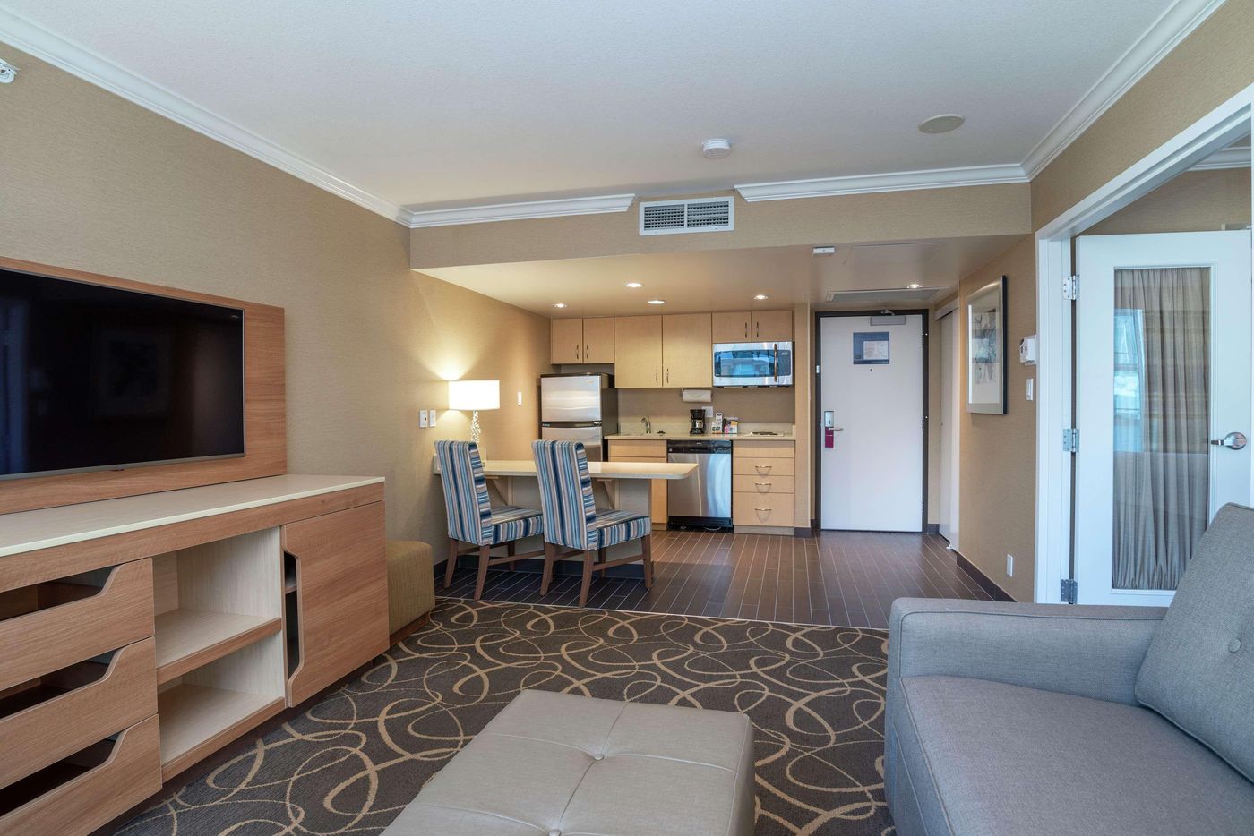 Hampton-Inn---Suites-By-Hilton-Vancouver-Downtown-Room-8