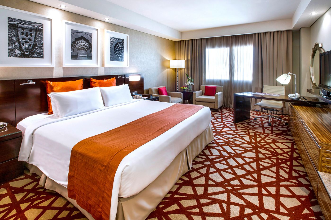 Hotel-Crowne-Plaza-Deira-Room-14