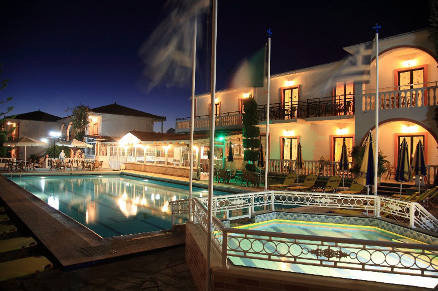 Daisy-Apartments-Pool-4