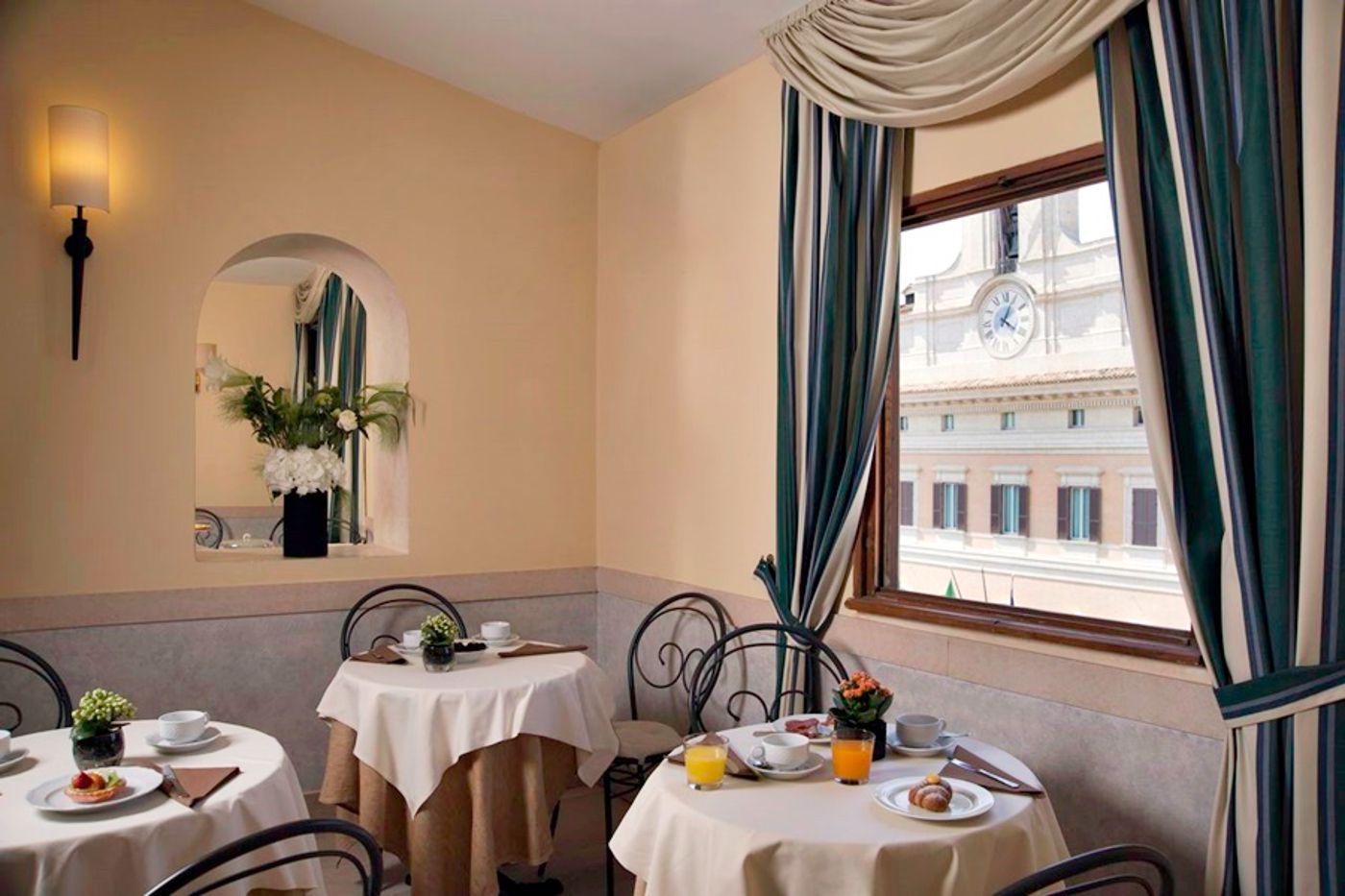 Colonna-Palace-General-view-6