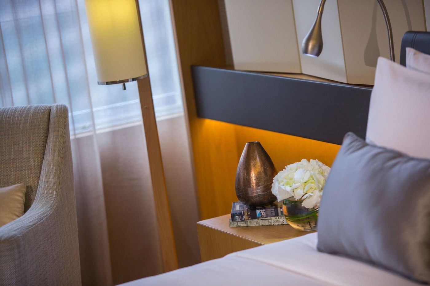 Renaissance-Hong-Kong-Harbour-View-Hotel-Room-52