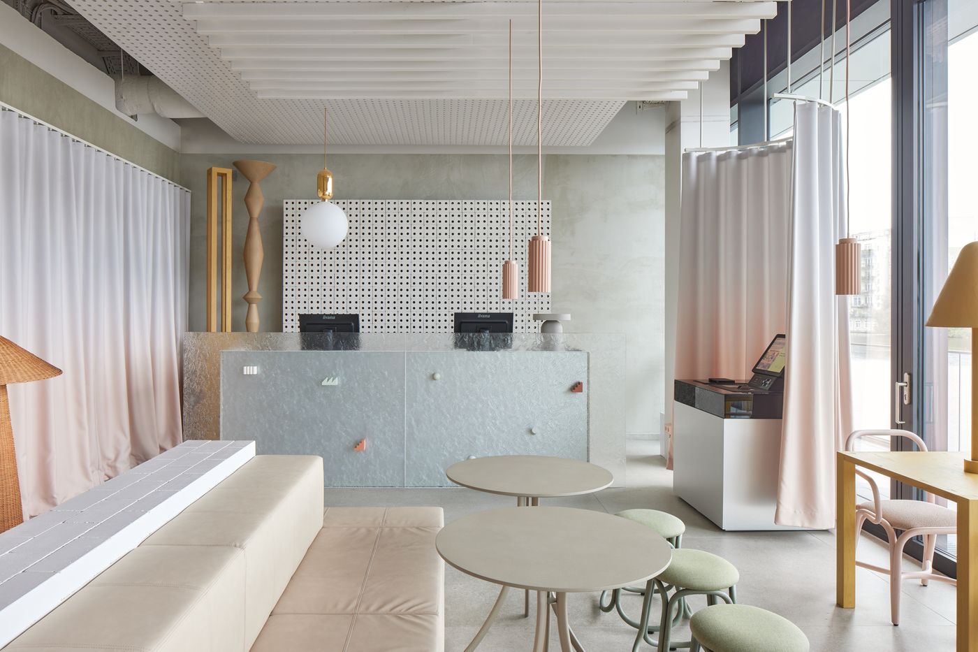 Locke-at-East-Side-Gallery--Friedrichshain-General-view-10