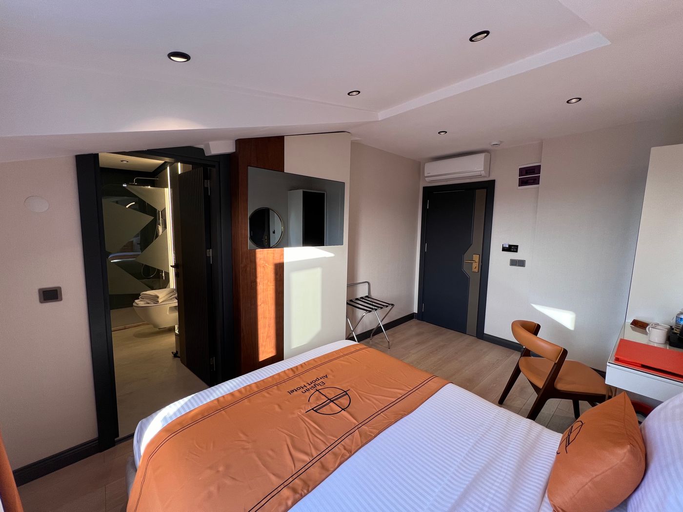 Elysian-Airport-Hotel-Room-47