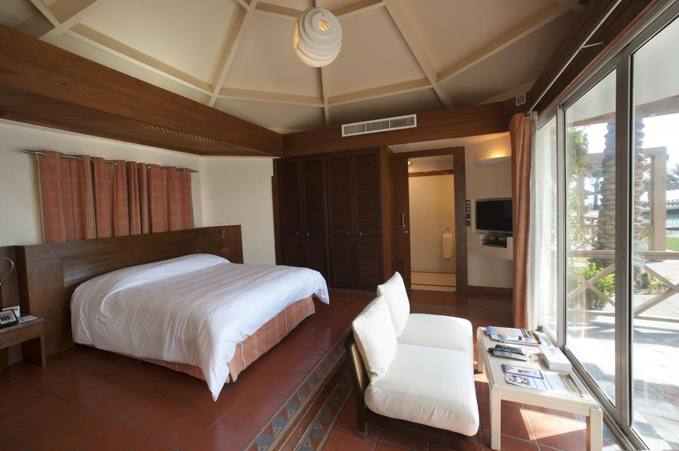 Al Bander Hotel & Resort-Bahrain-RIFFA-Room-9