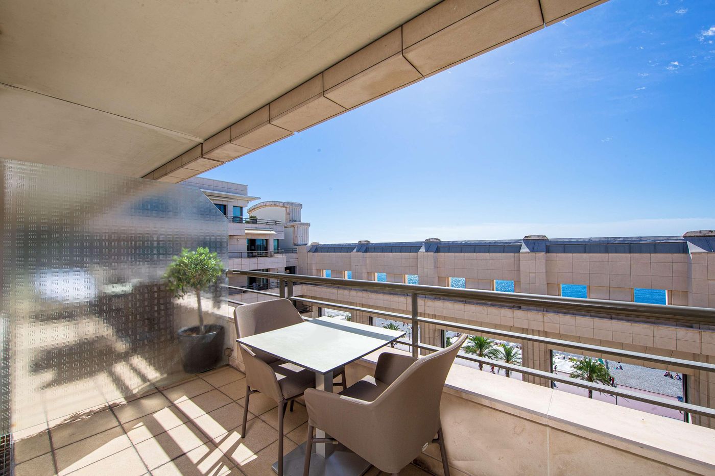 Hyatt-Regency-Nice-Palais-De-La-Mediterranee-Room-11