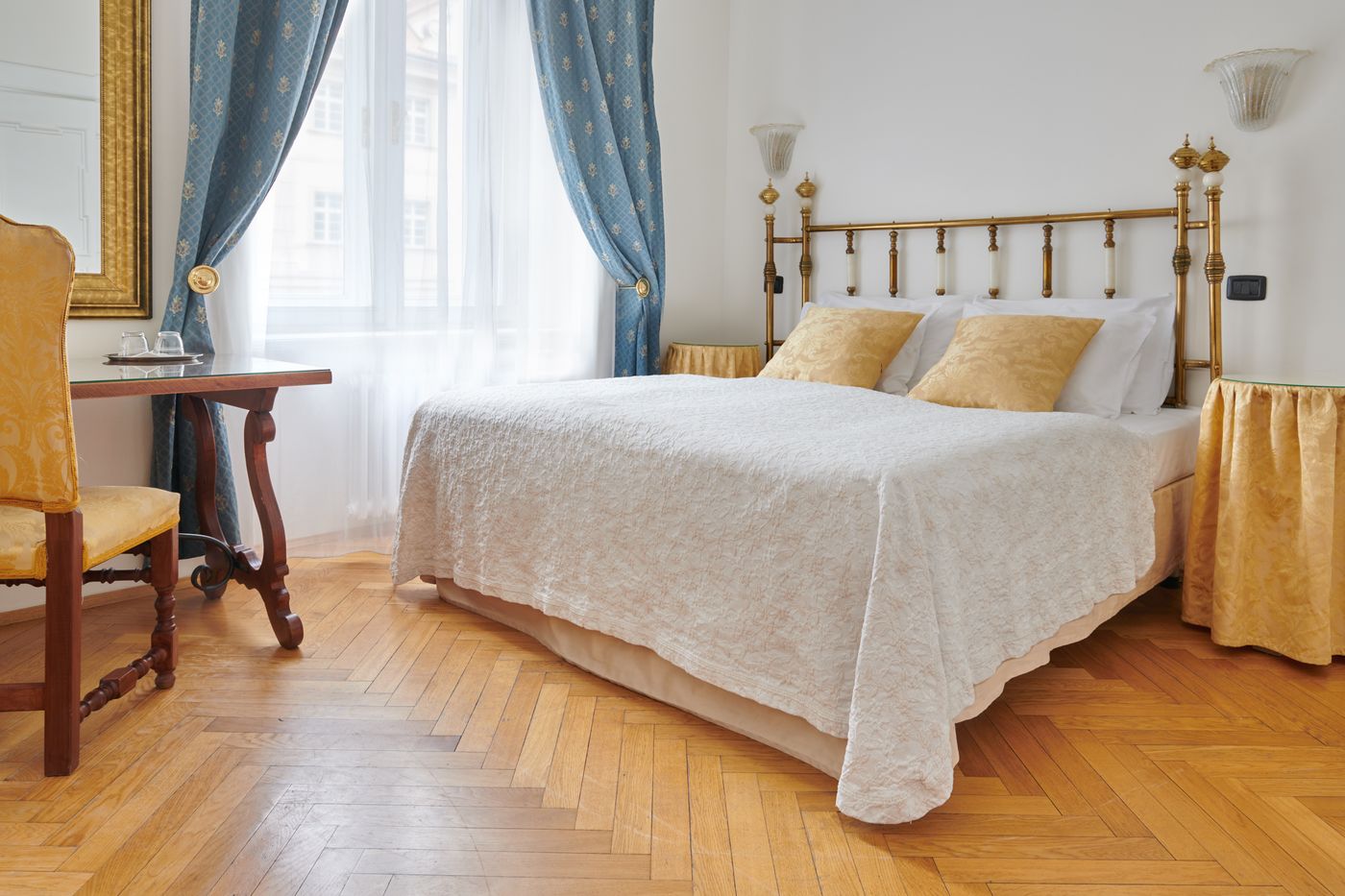 Charles-Bridge-Palace-Room-14