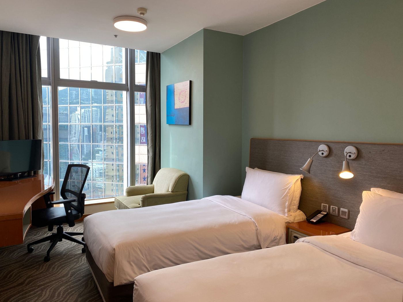 Holiday-Inn-Express-Causeway-Bay-Hong-Kong-Room-26