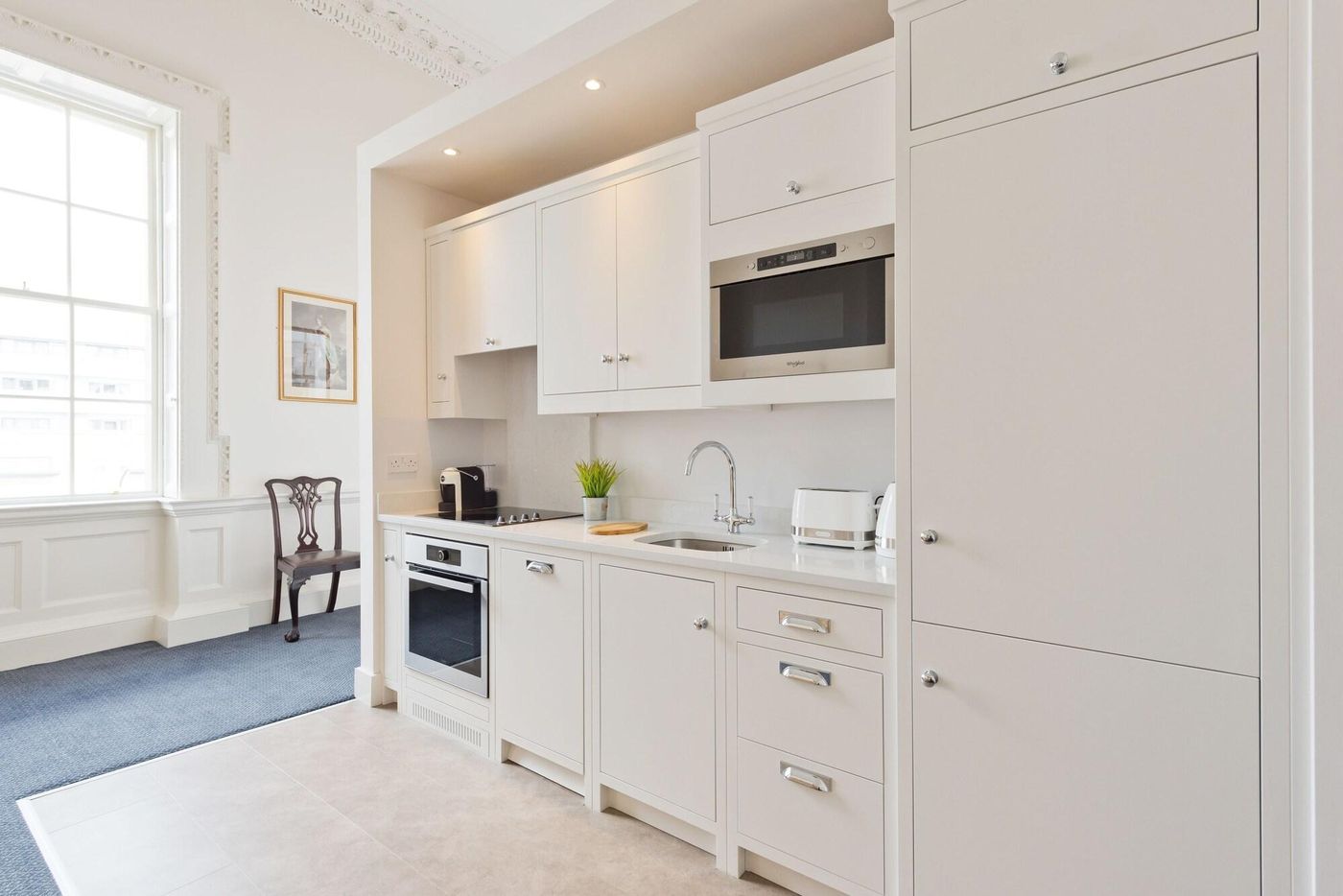 Henrietta-Suites-City-Centre-Room-4