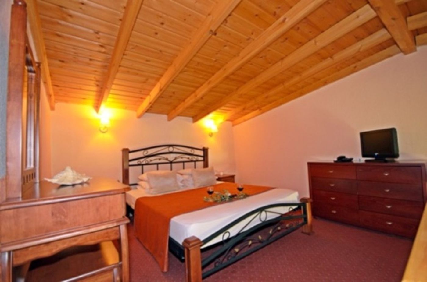 Village-Mare-Room-37