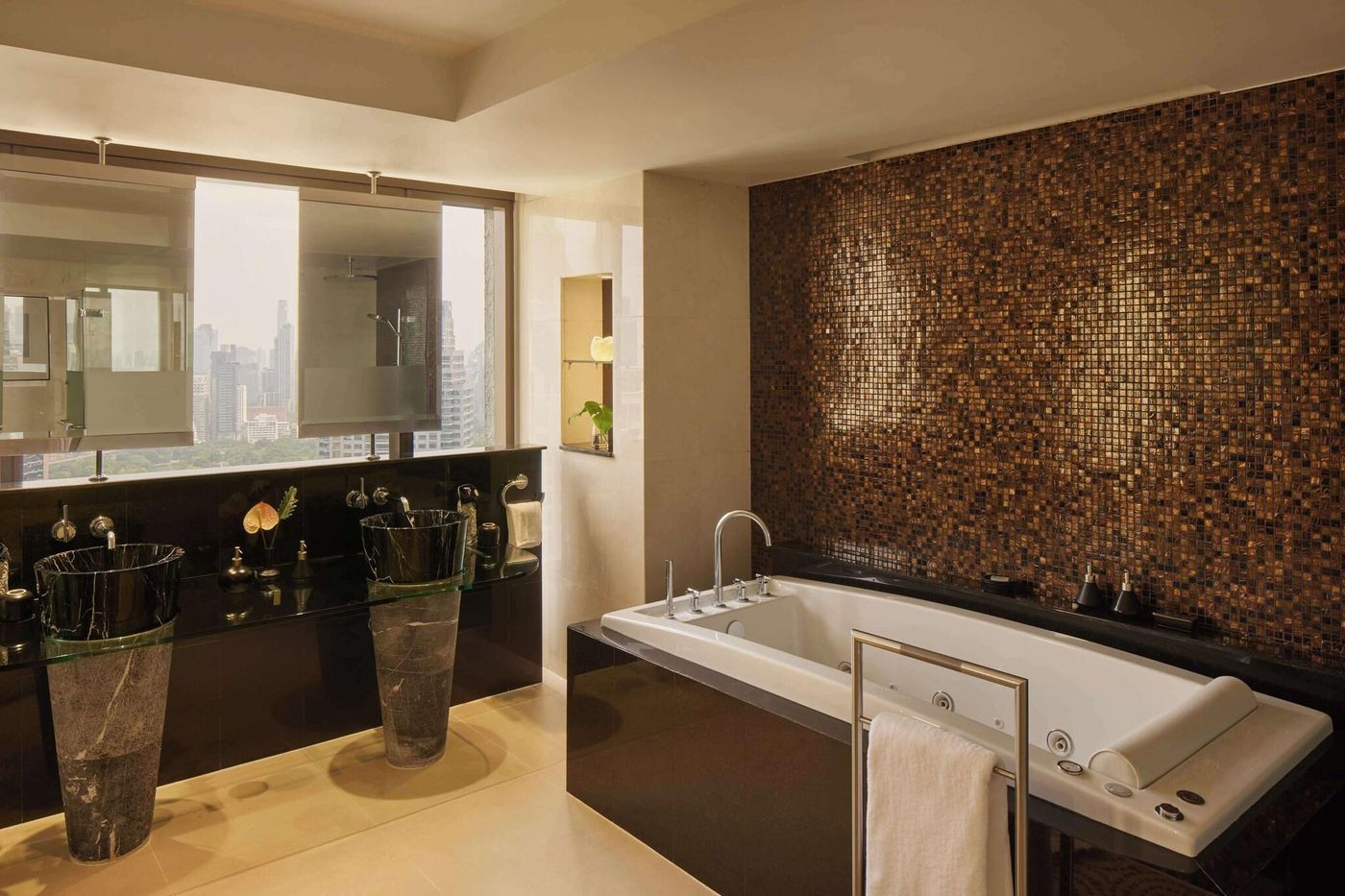 Banyan-Tree-Bangkok-Room-40