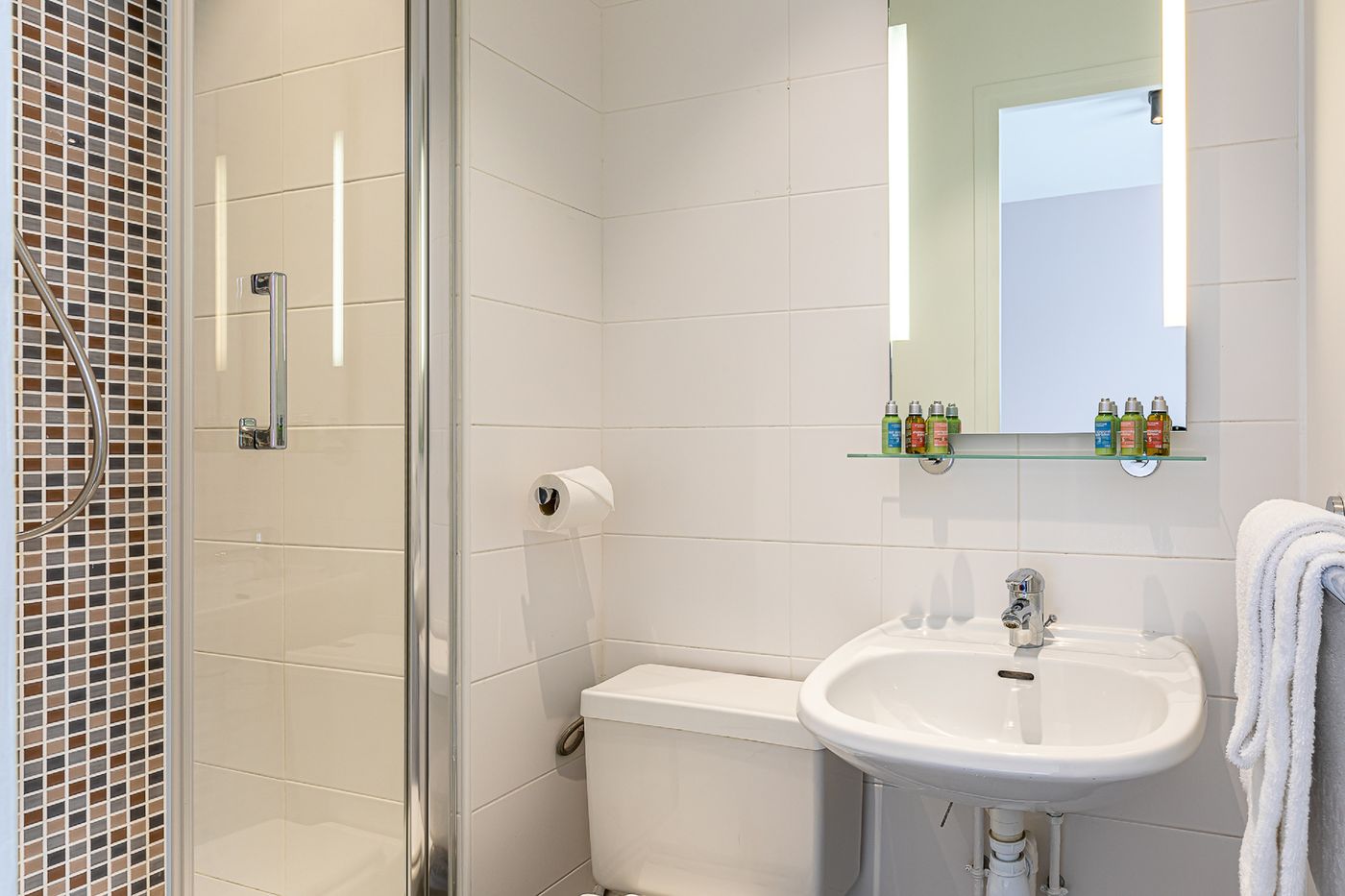 At-Gare-du-Nord-Room-24