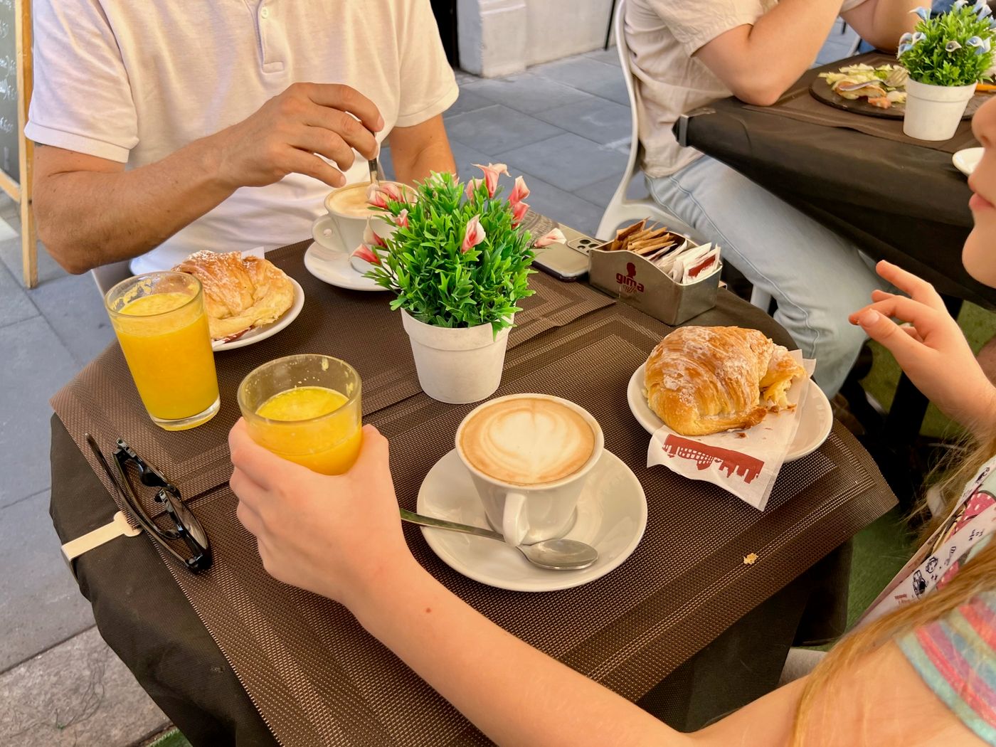 Bon-Ton-Suites-Restaurant-31