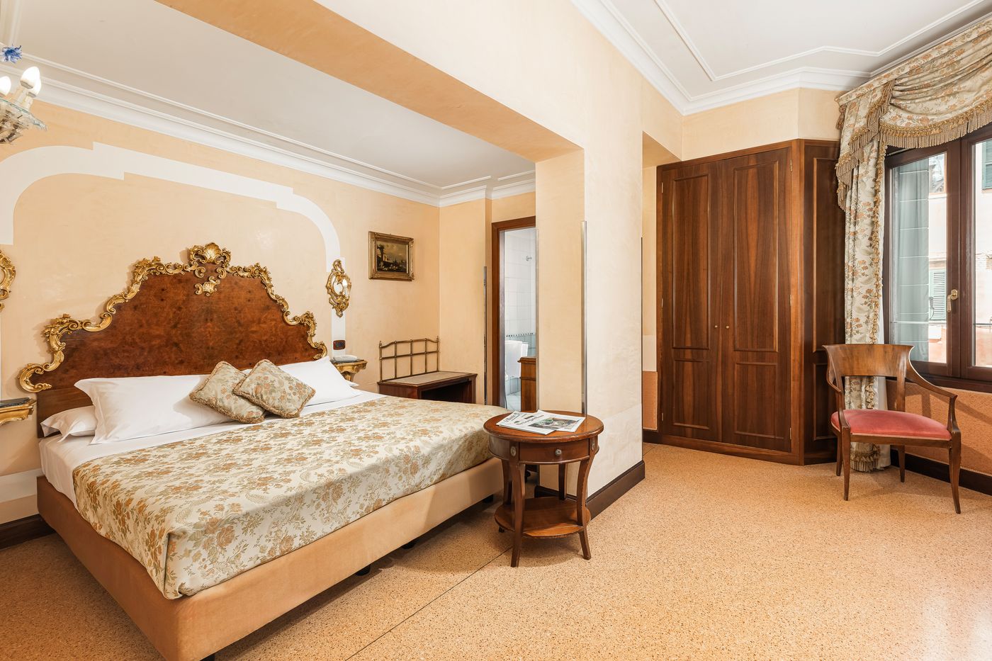 Hotel-San-Moise-Room-17