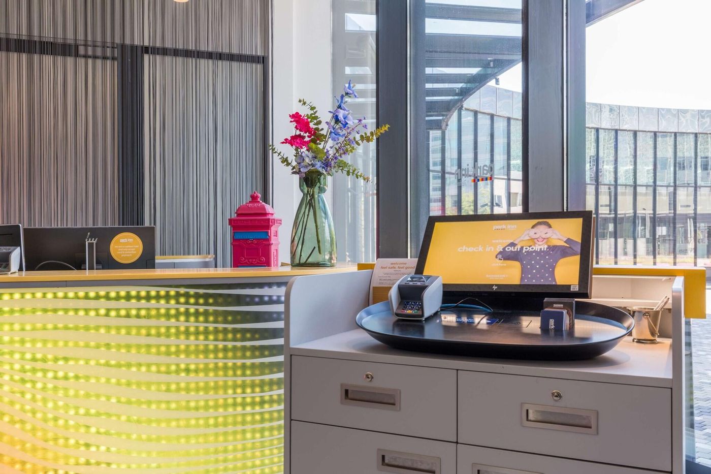 Park-Inn-By-Radisson-Amsterdam-City-West-Lobby-7