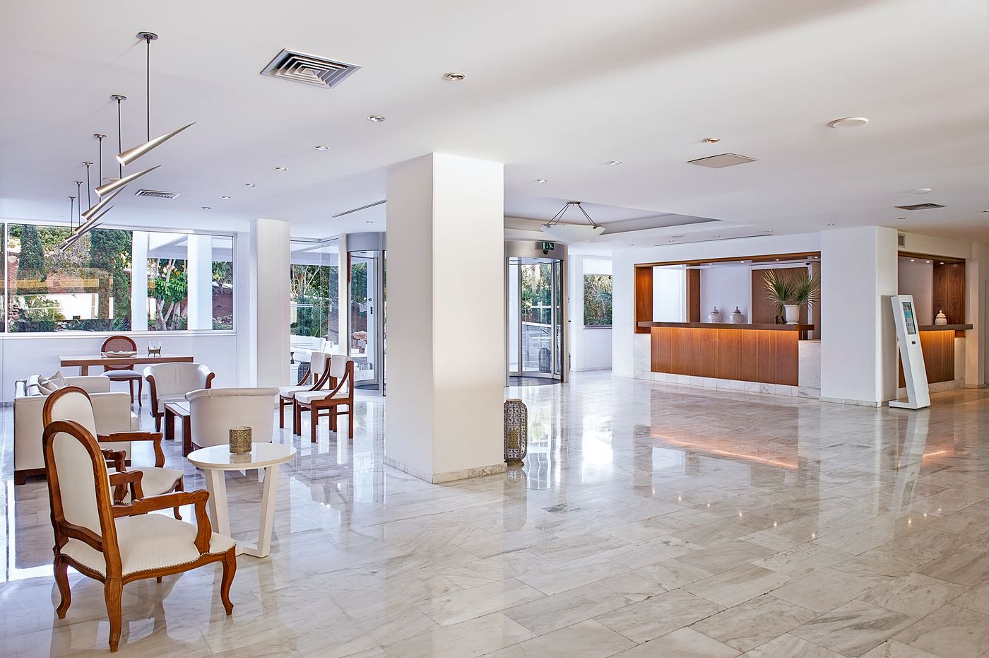 Grecian-Sands-Hotel-Lobby-47