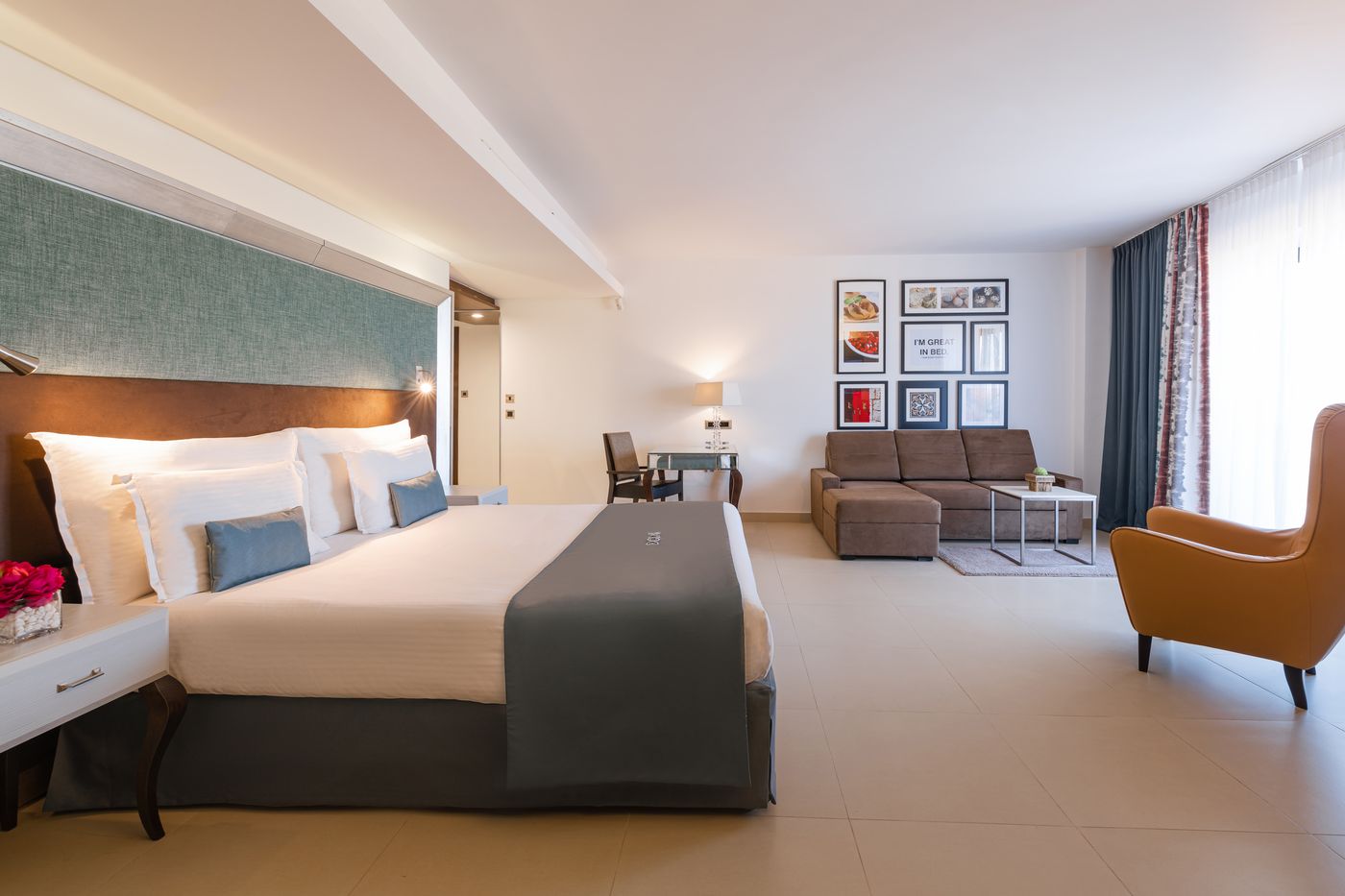 17 AX The Palace - Rooms - Junior Suite 1.jpg