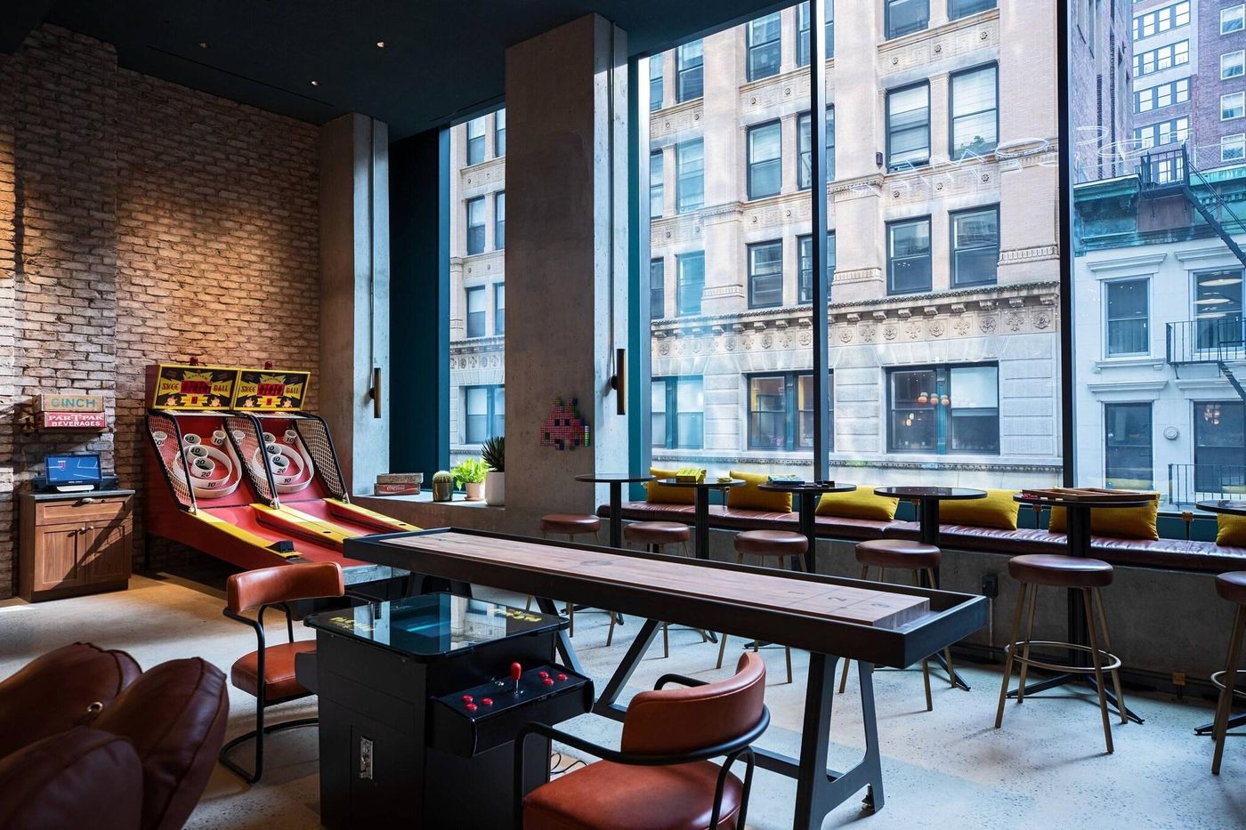 Moxy-NYC-Downtown-Sports-and-Entertainment-7
