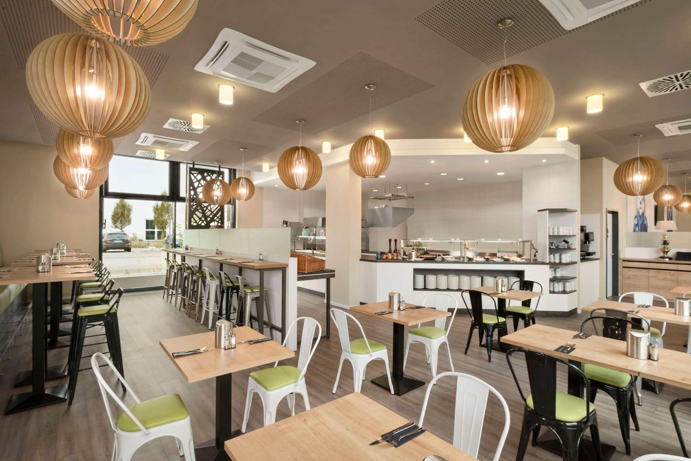 Super-8-Munich-City-West-Restaurant-48