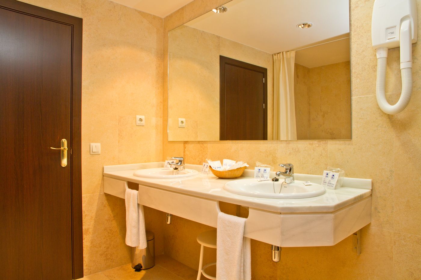 Las-Palmeras-Room-29