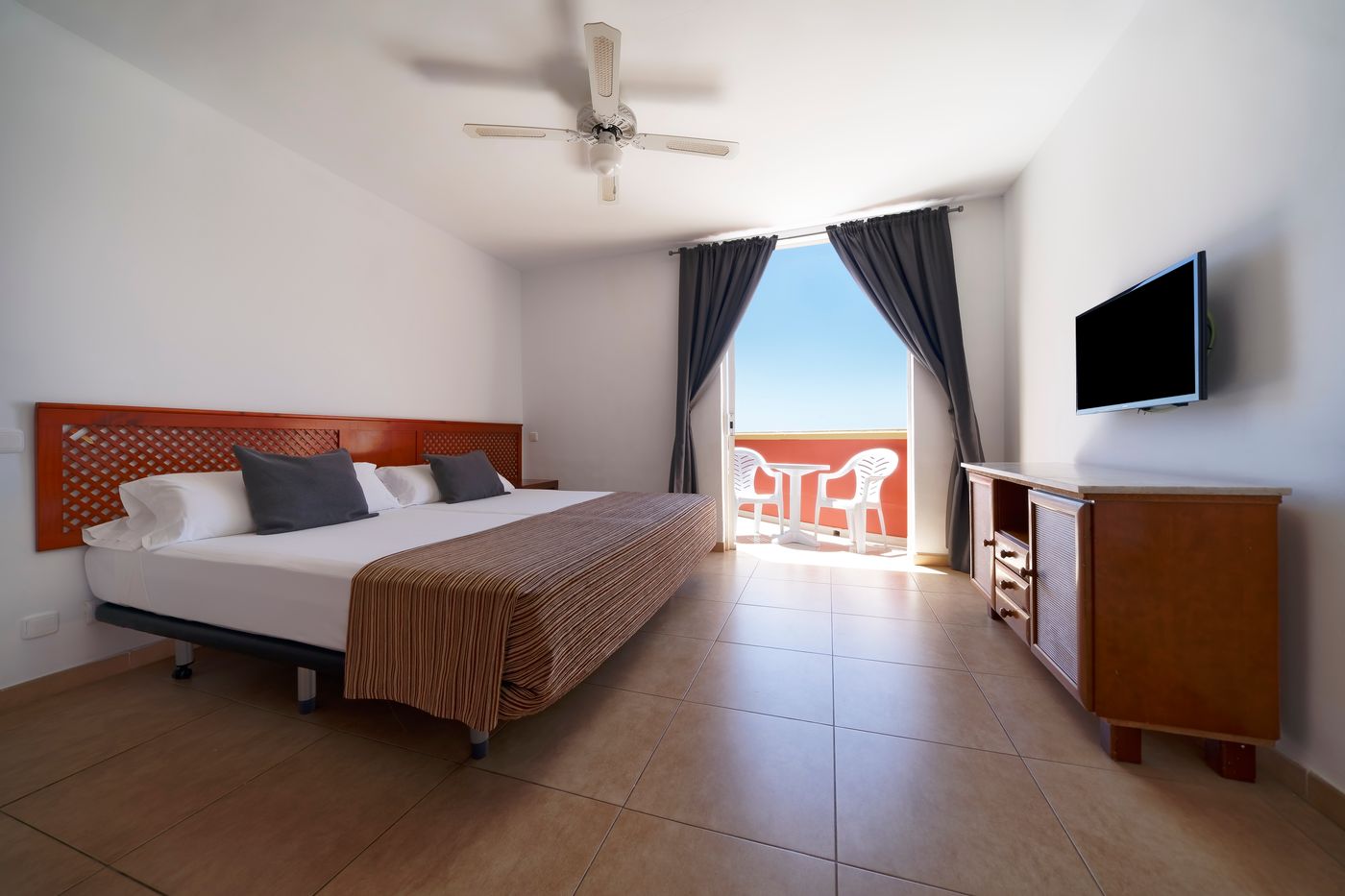 Laguna Park 2 - One Bedroom Apartment with Views