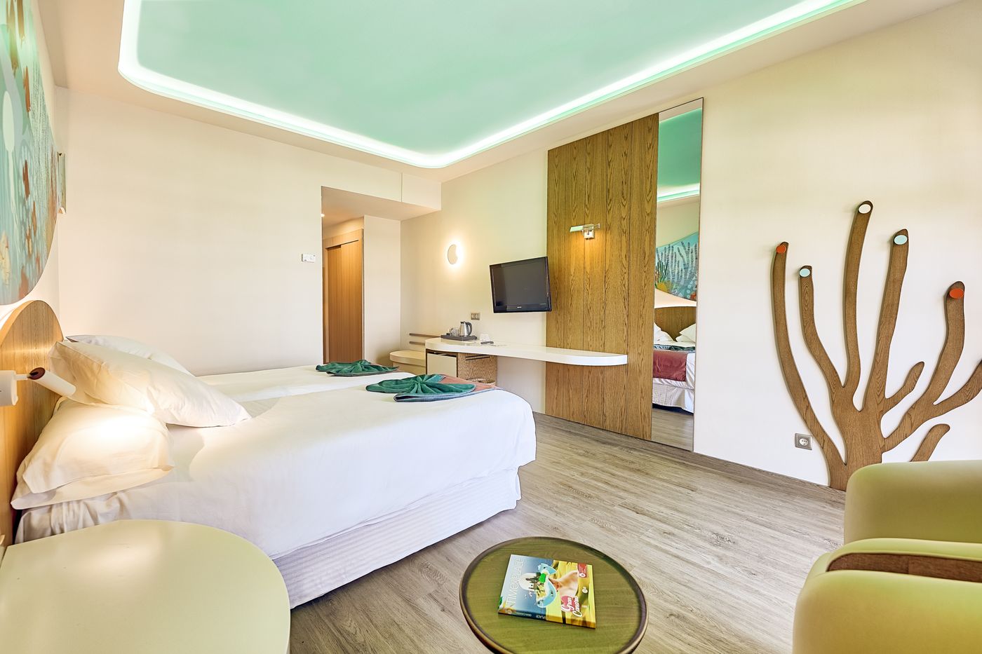 Hotel-LIVVO-Puerto-de-Mog--n-Room-12