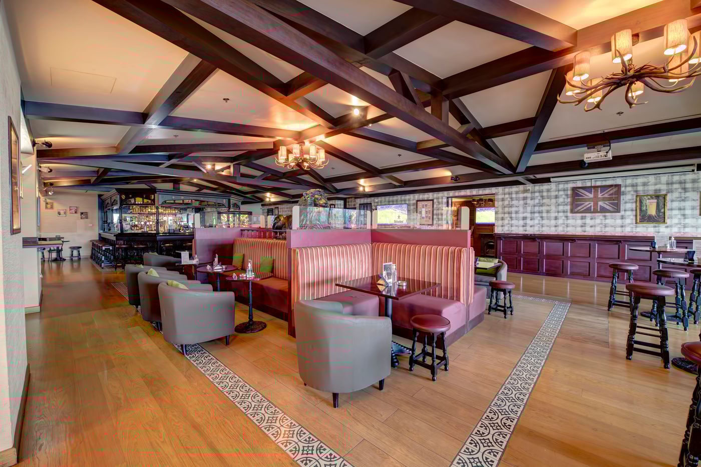 Metropolitan-Hotel-on-Sheikh-Zayed-Road-Dubai-Bar-59