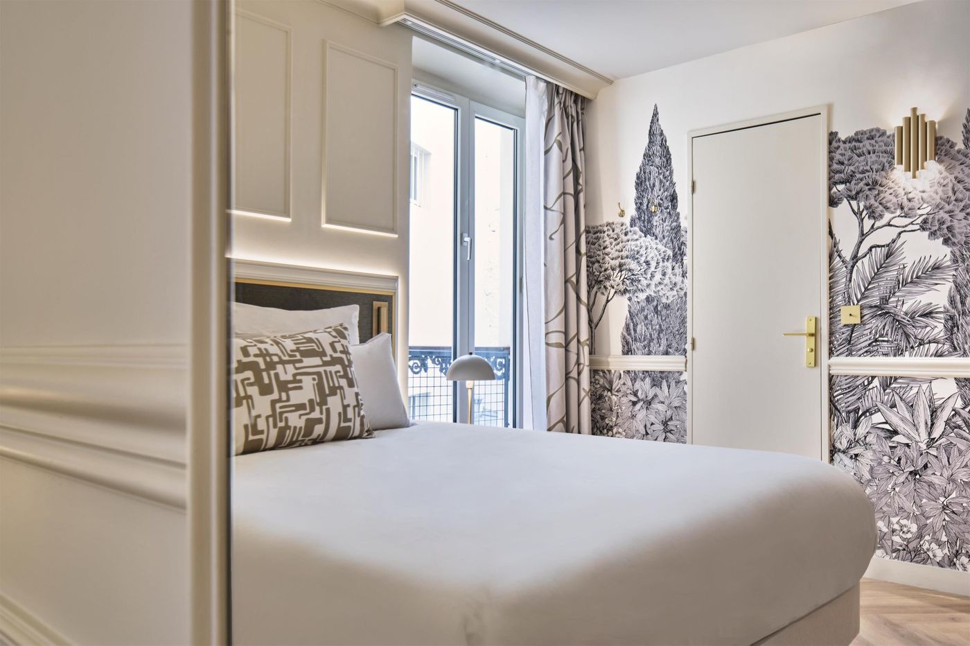 Moulin-Plaza-Room-27