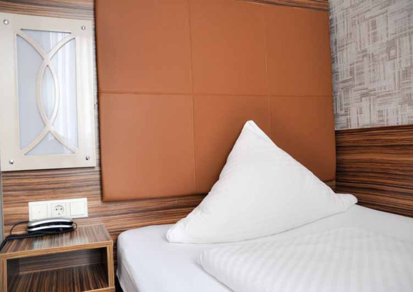 Erde Hotel Erlangen-Germany-ERLANGEN -Room-9