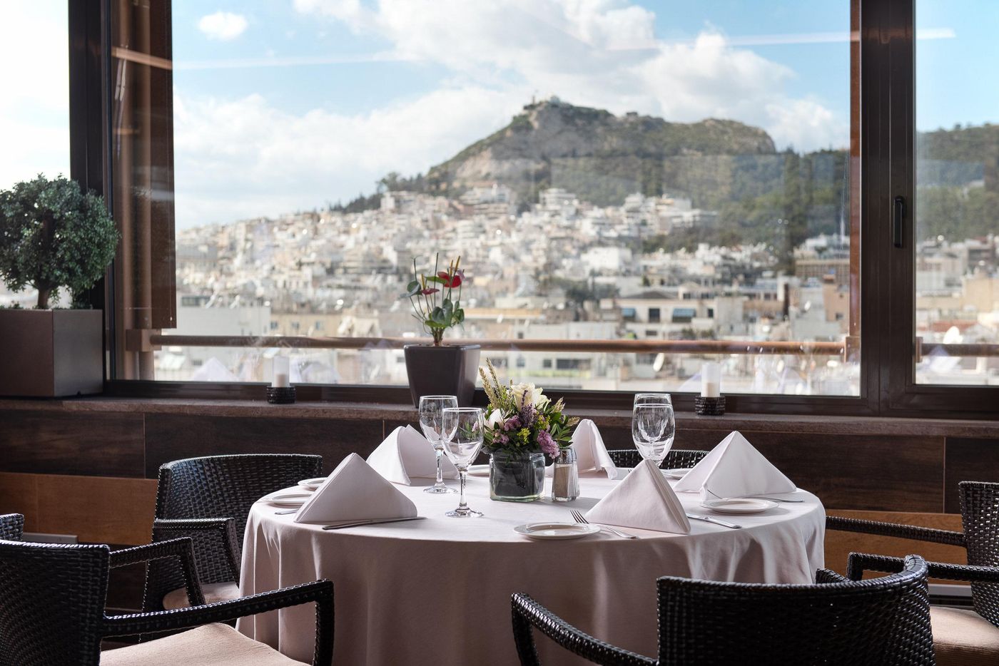 Crowne-Plaza-Athens-Restaurant-19