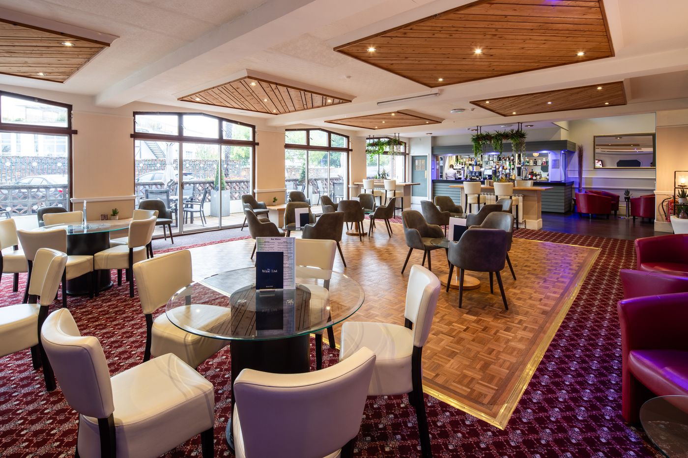 Norfolk-Lodge-Bar-13