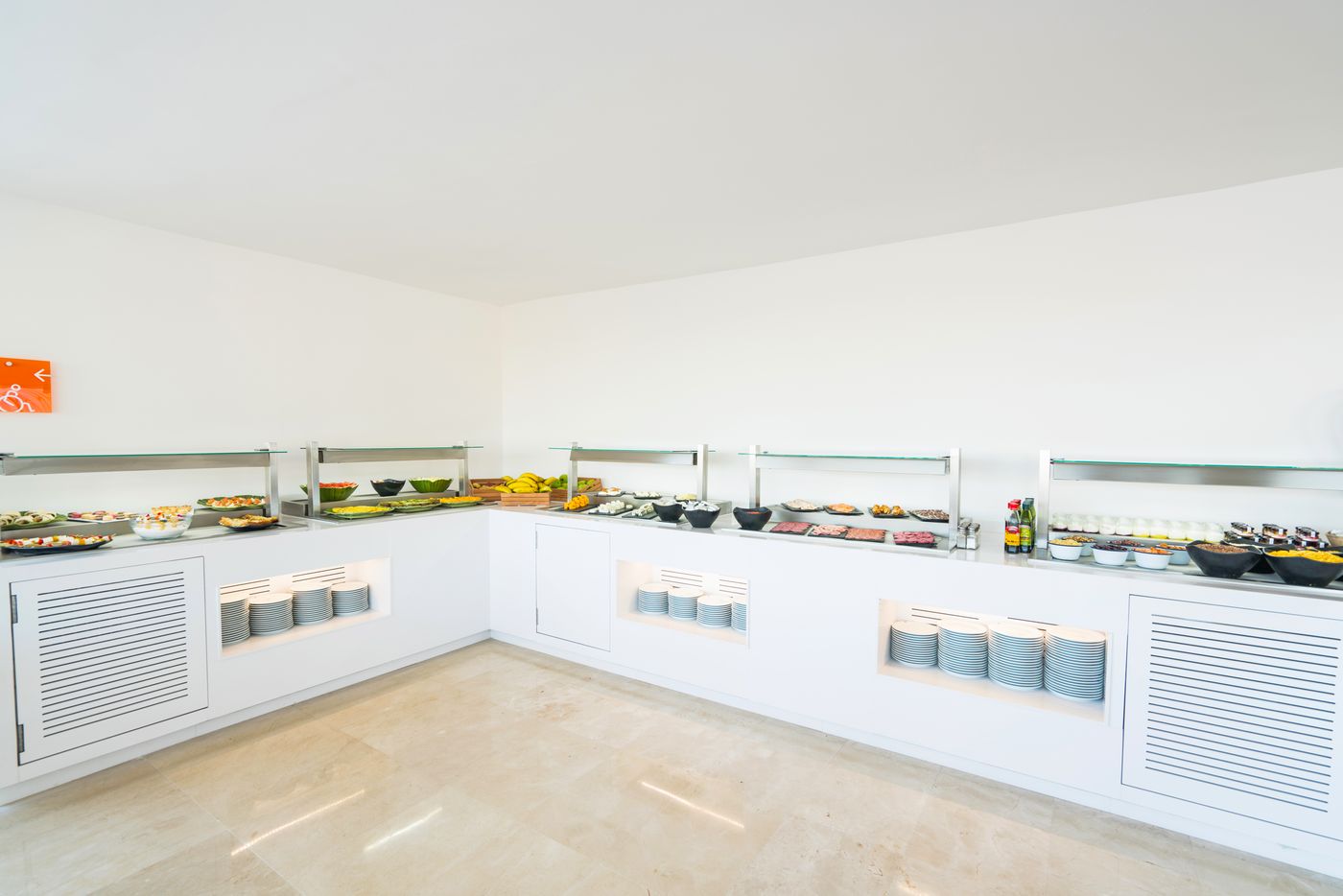 THB-Naeco-Ibiza-Class-Restaurant-30