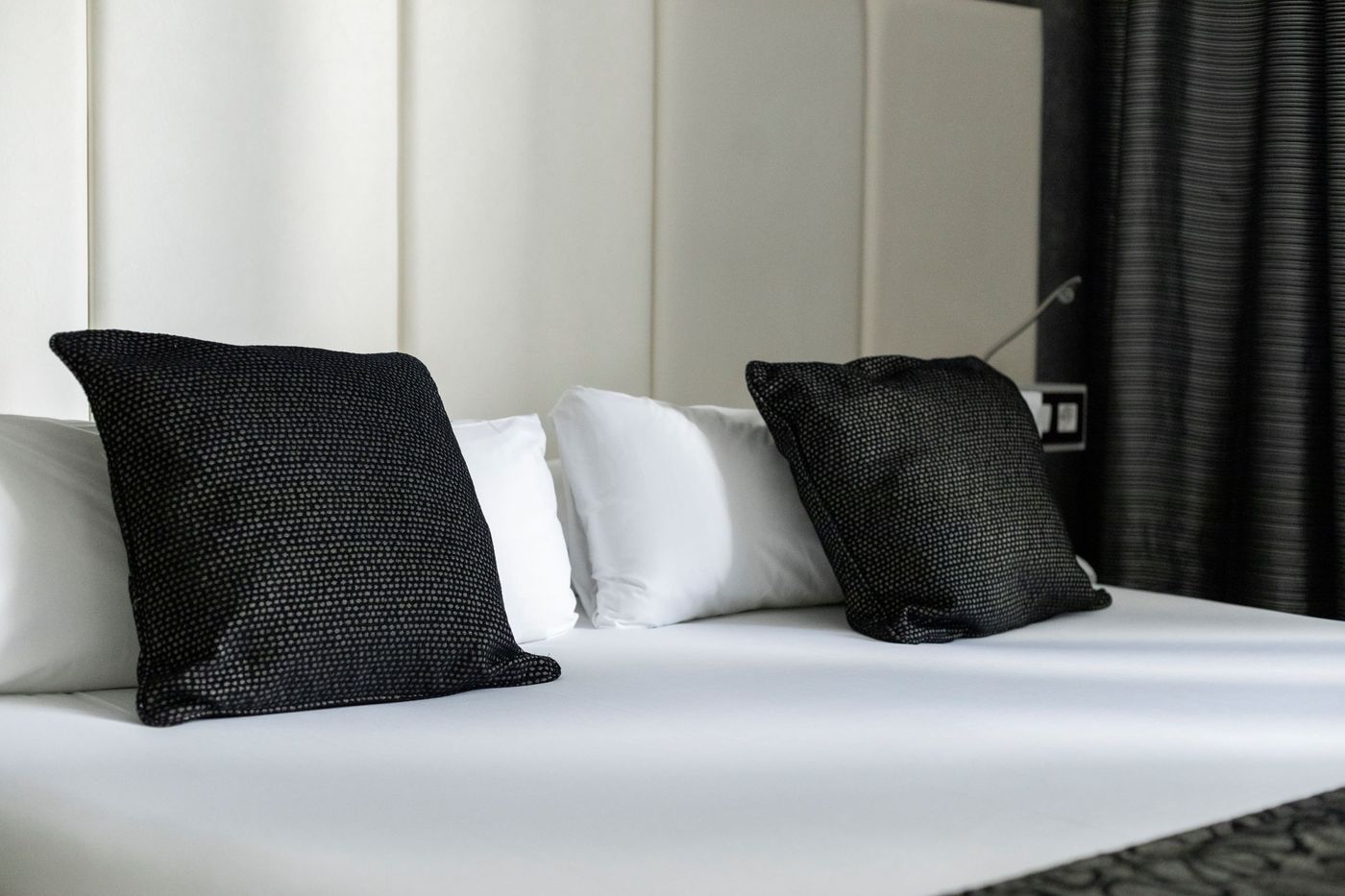 Petit-Palace-Santa-Barbara-Room-28