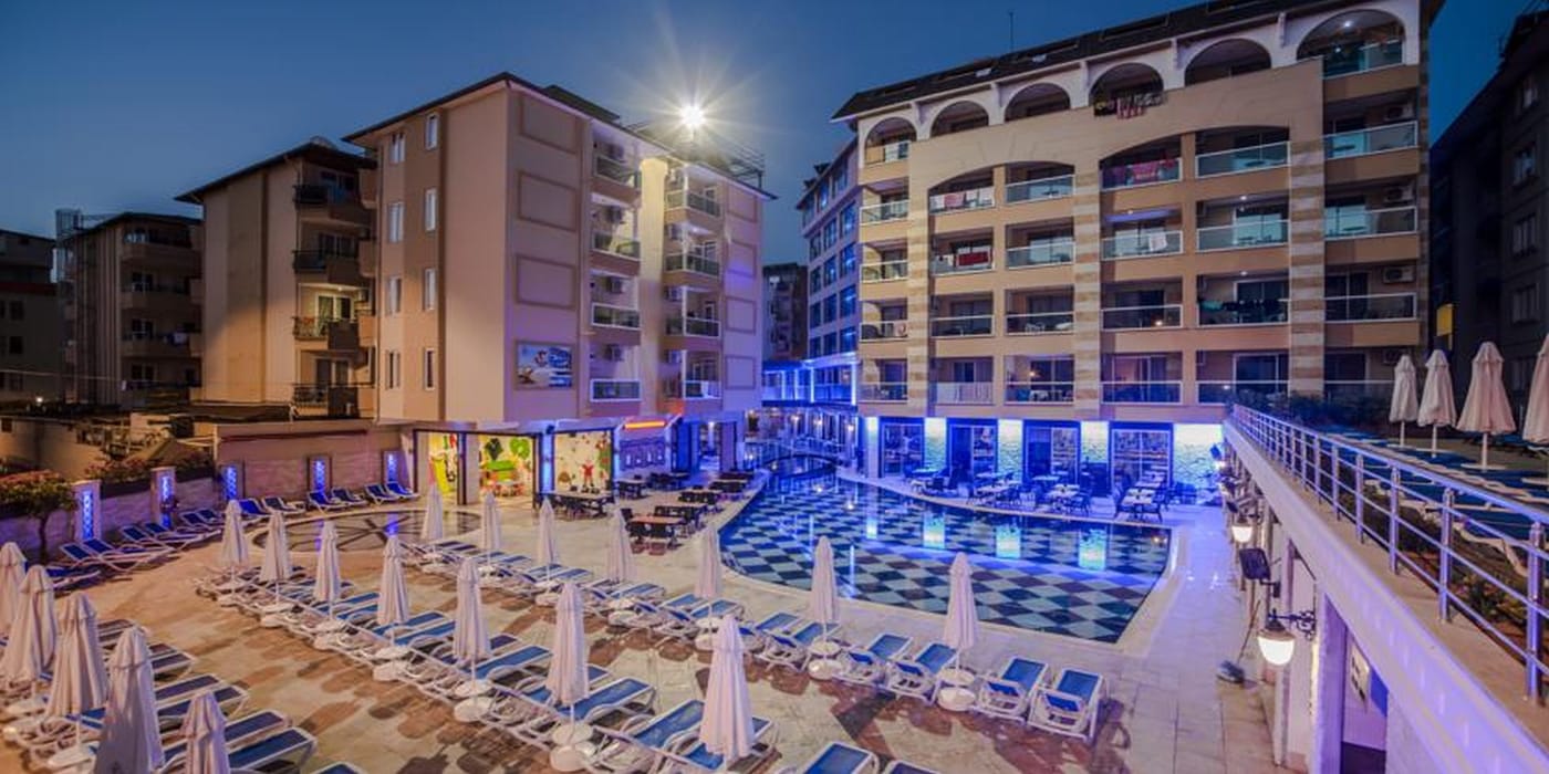 Tac-Premier-Hotel---Spa-Pool-3