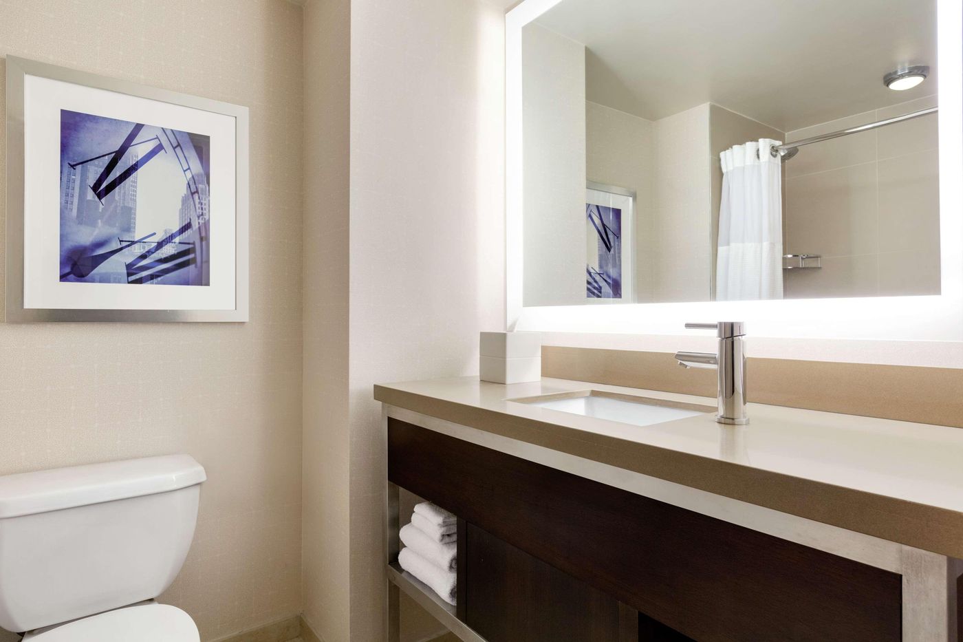 Hilton-New-York-Times-Square-Room-47