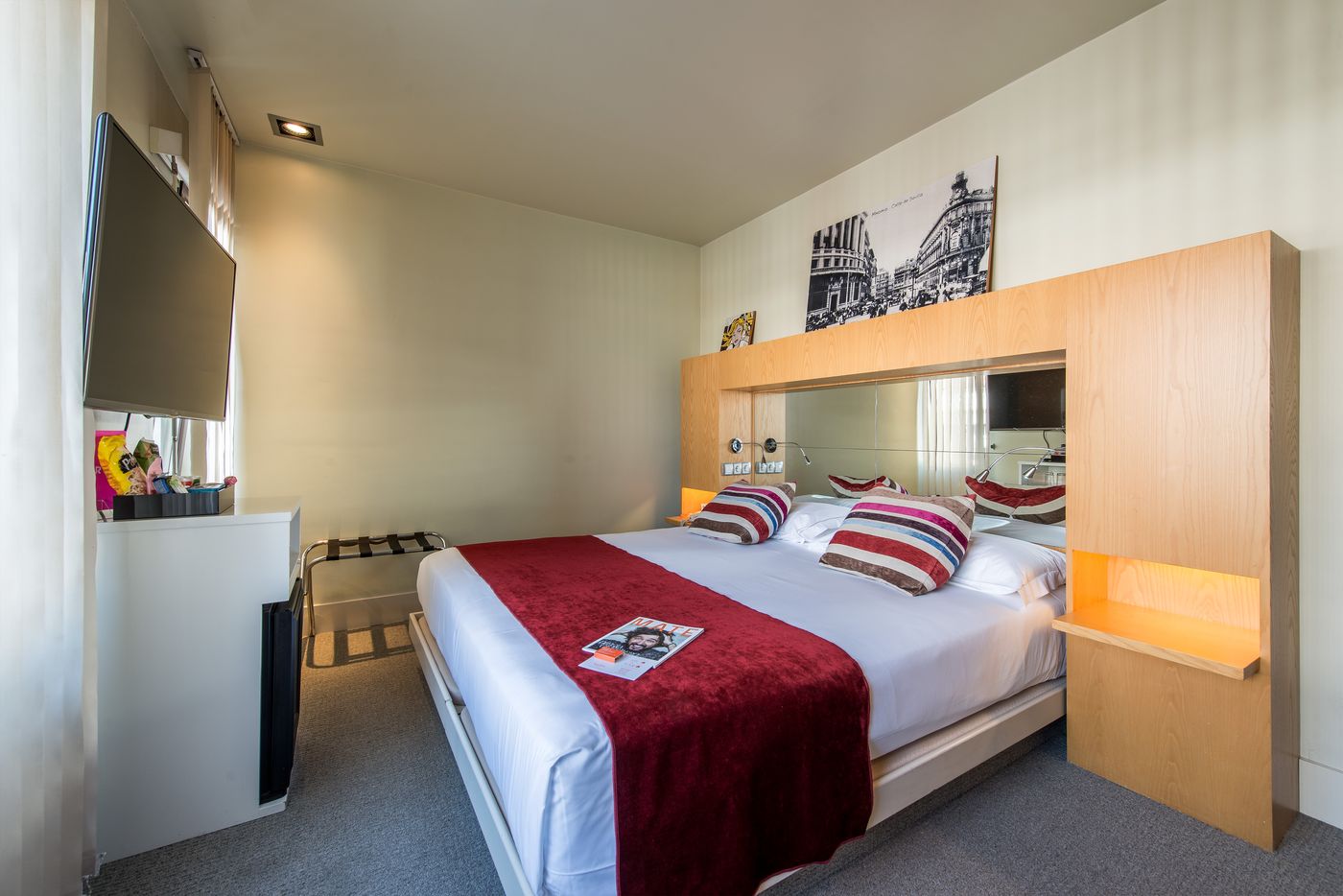 Room-Mate-Alicia-Room-9