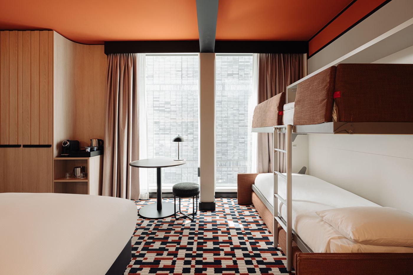 DoubleTree-by-Hilton-Amsterdam-Centraal-Station-Room-37