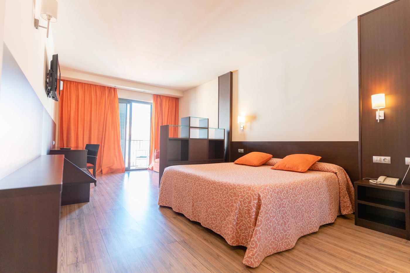 Loar-Ferreries-Apartments-Room-11