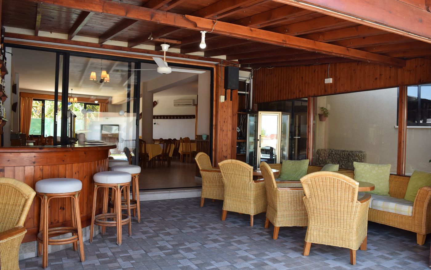 Anna-Hotel-Apartments-Bar-36