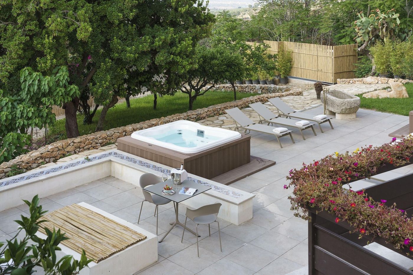 Luna-del-Raccolto--Green-Country-Hotel-Sports-and-Entertainment-2