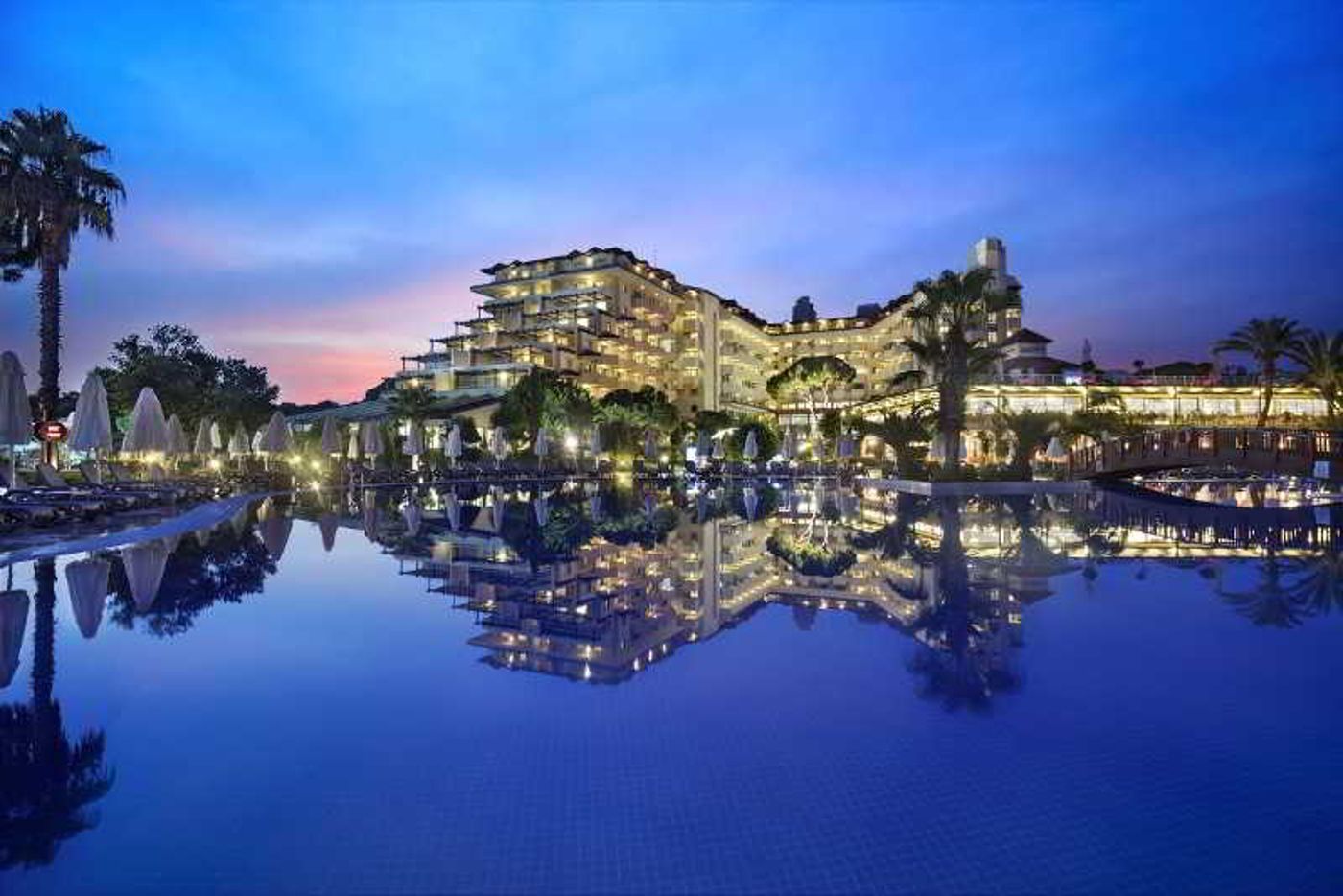 Bellis-Deluxe-Hotel-Lobby-7