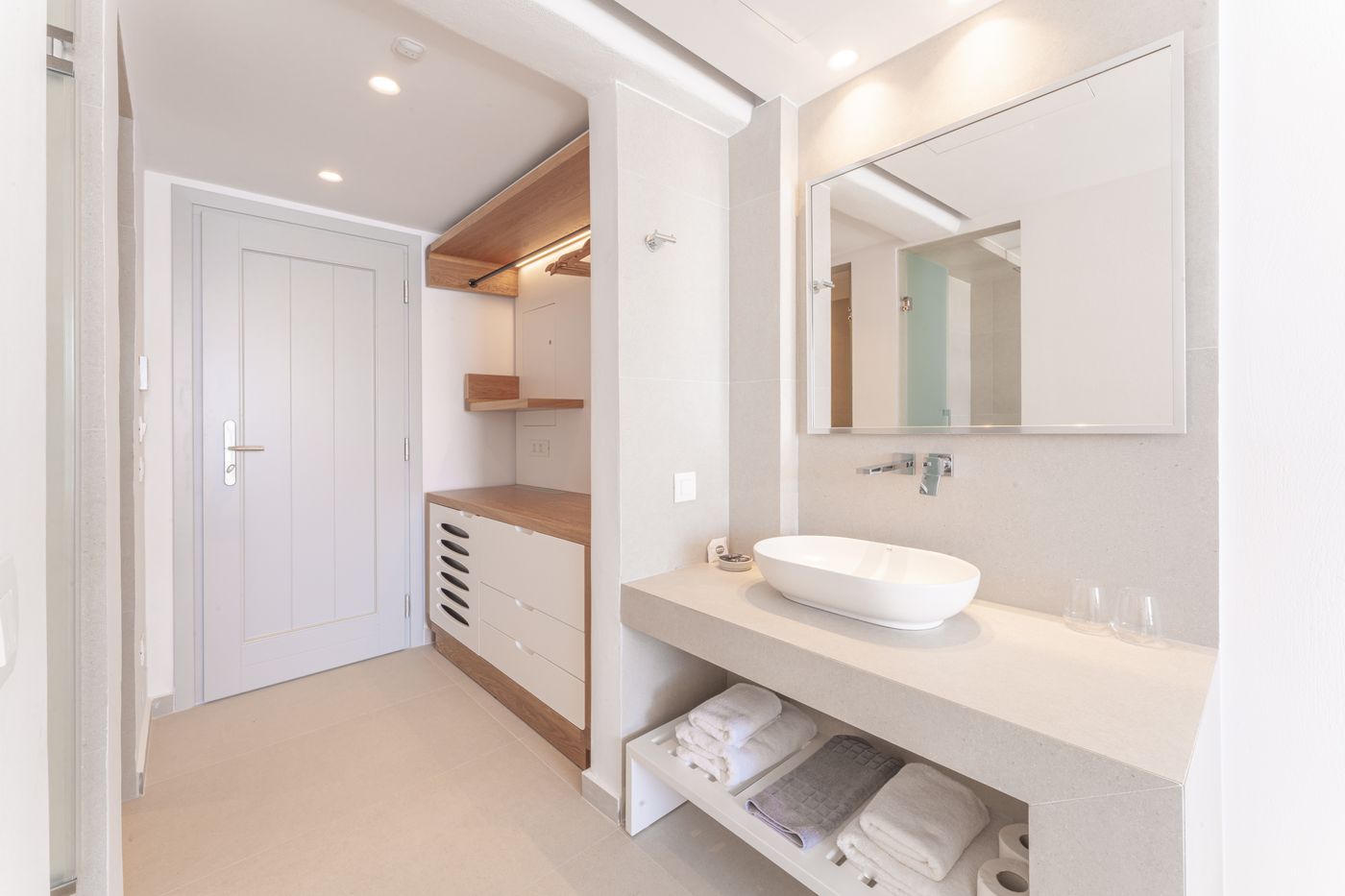 Manoulas-Beach-Room-35