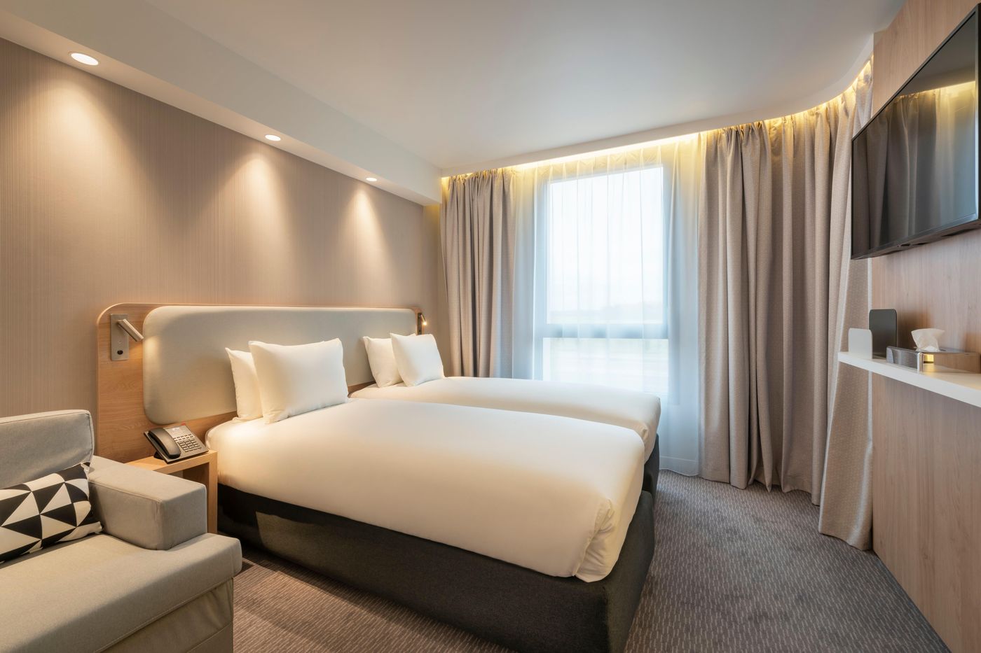 Holiday-Inn-Express-Marne-La-Vallee-Val-D-Europe-Room-19