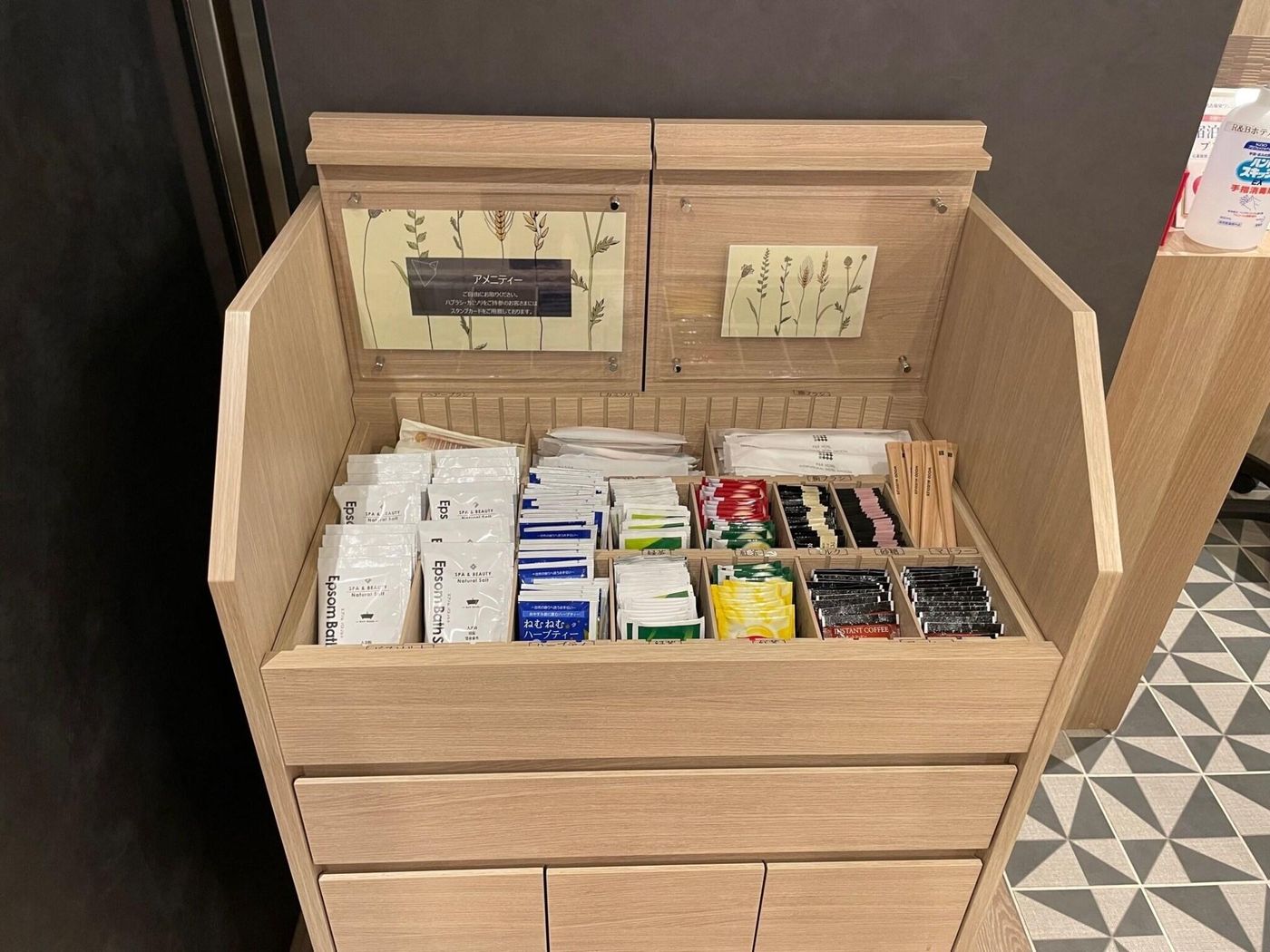 R&B Hotel Ueno-Hirokoji-Japan-Tokyo-Lobby-3