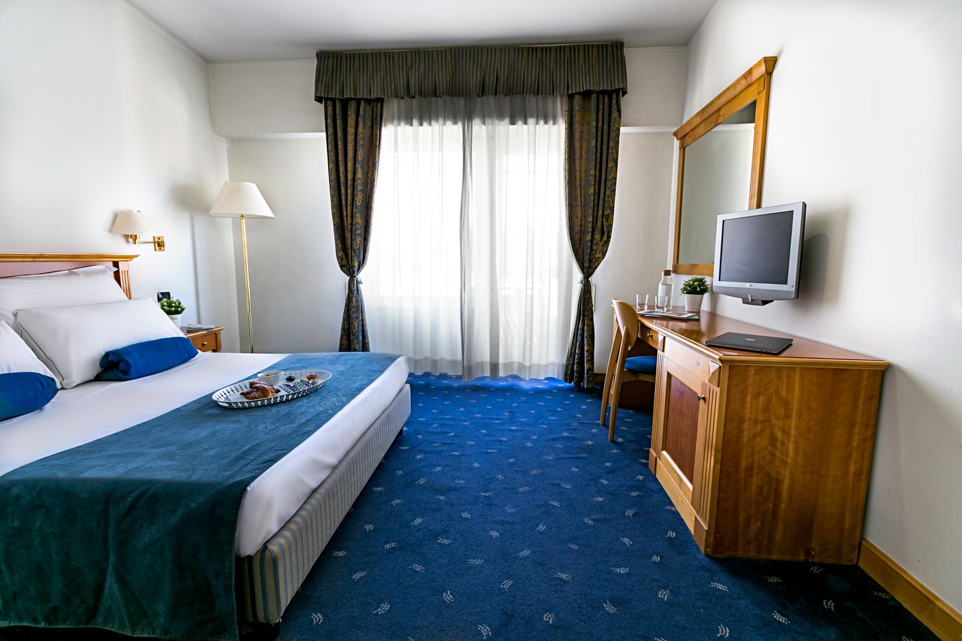 Diplomatic-Rome-Room-15